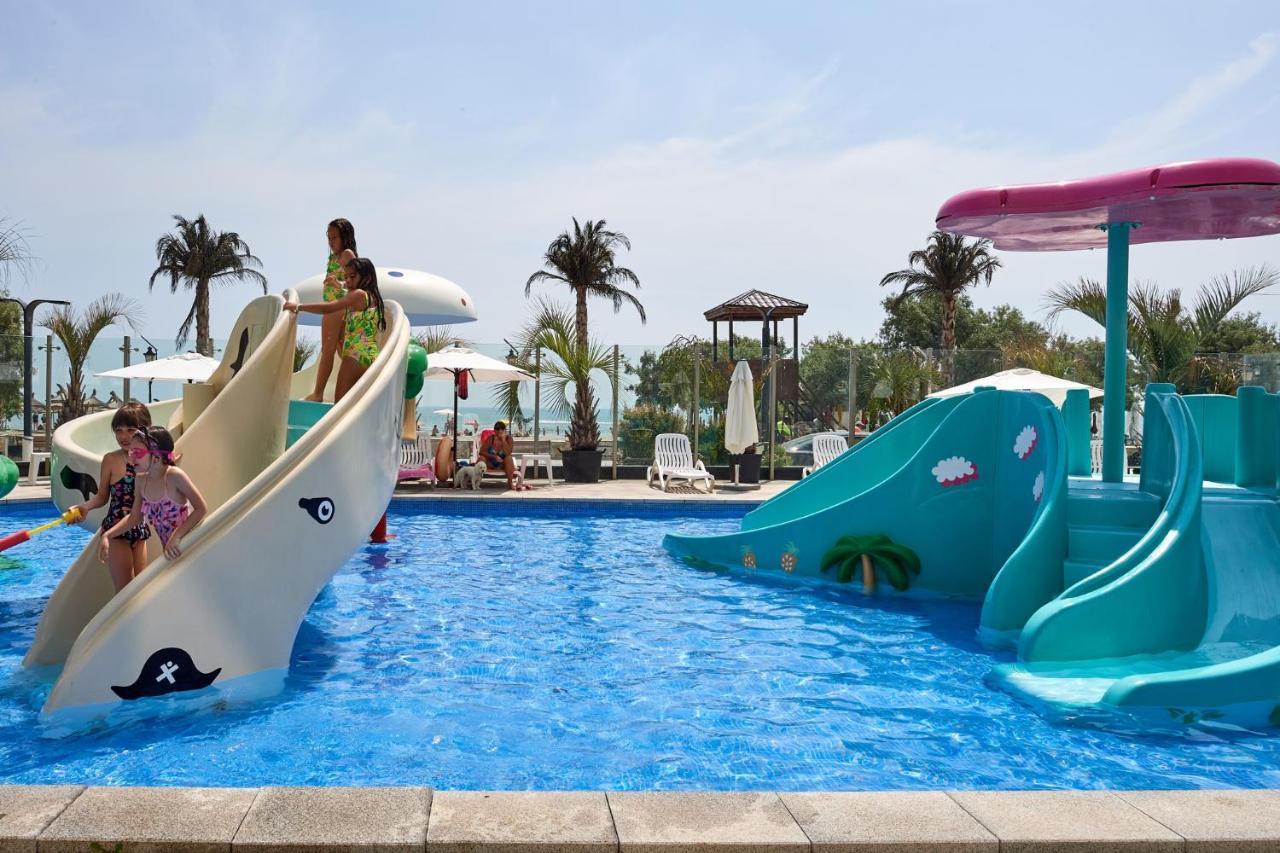 Sunrise Aparthotel Pool & Spa Mamaia Nord Năvodari Екстериор снимка