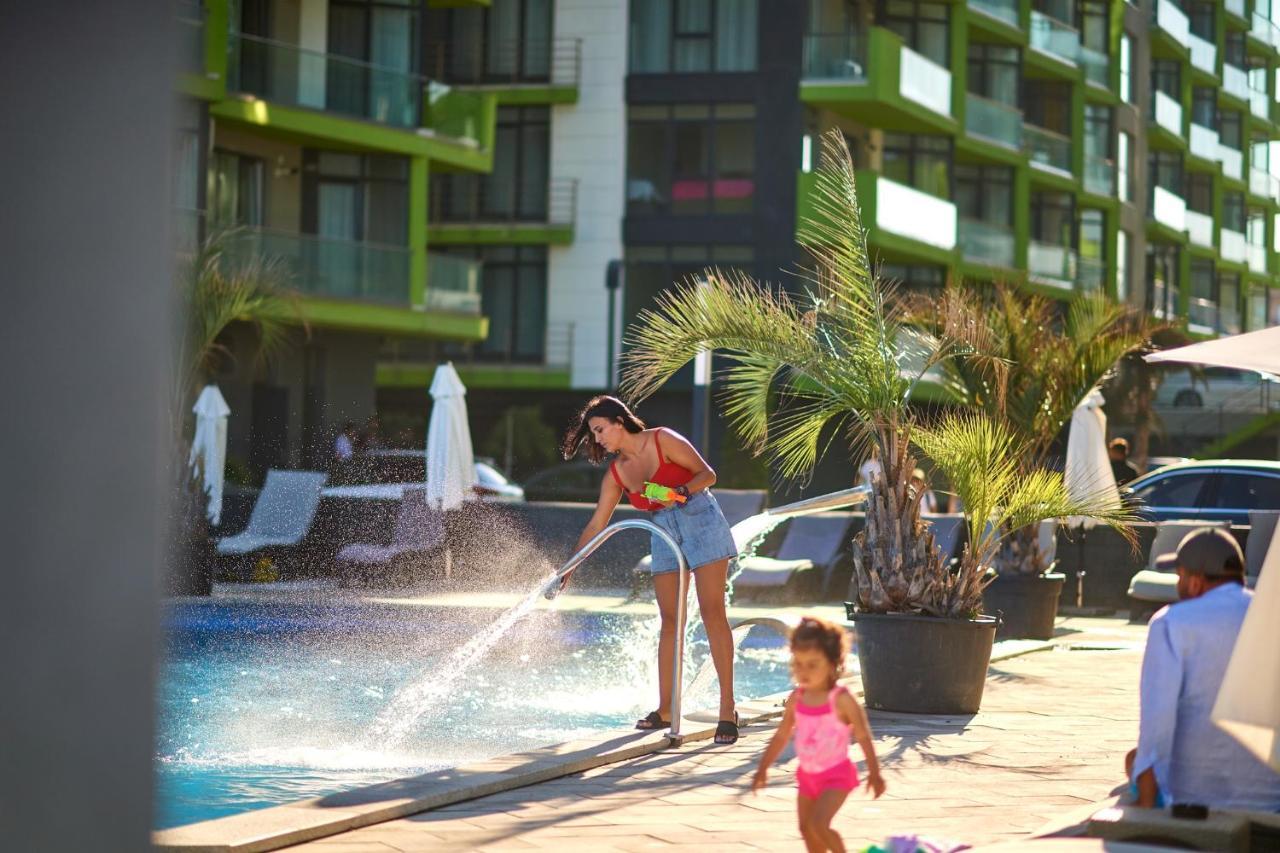 Sunrise Aparthotel Pool & Spa Mamaia Nord Năvodari Екстериор снимка