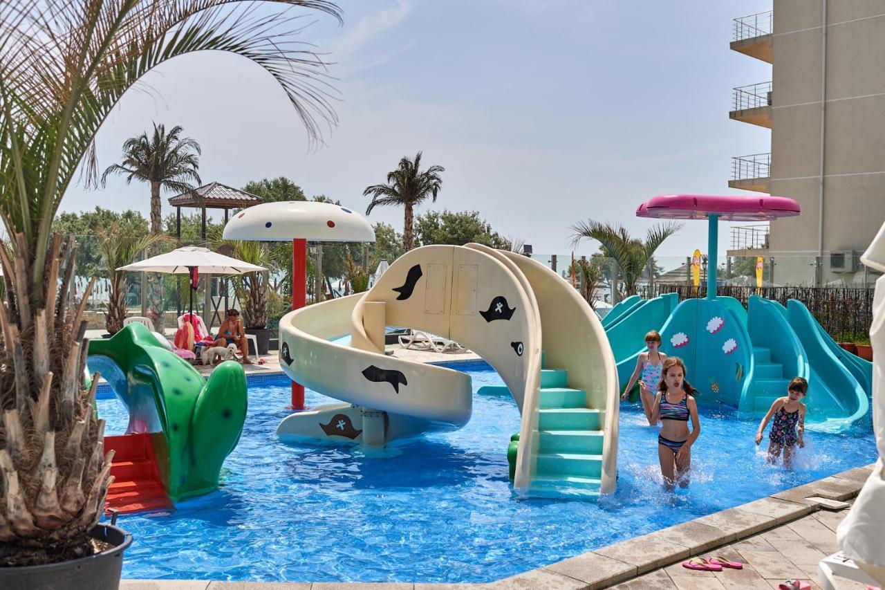 Sunrise Aparthotel Pool & Spa Mamaia Nord Năvodari Екстериор снимка